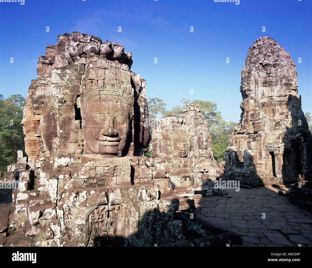Die Bayon und steinernen Gesichter der Lokesvara, Tempel von Angkor, Südost-Asien, Indochina, Angkor, Provinz Siem Reap, Kambodscha Stockfoto