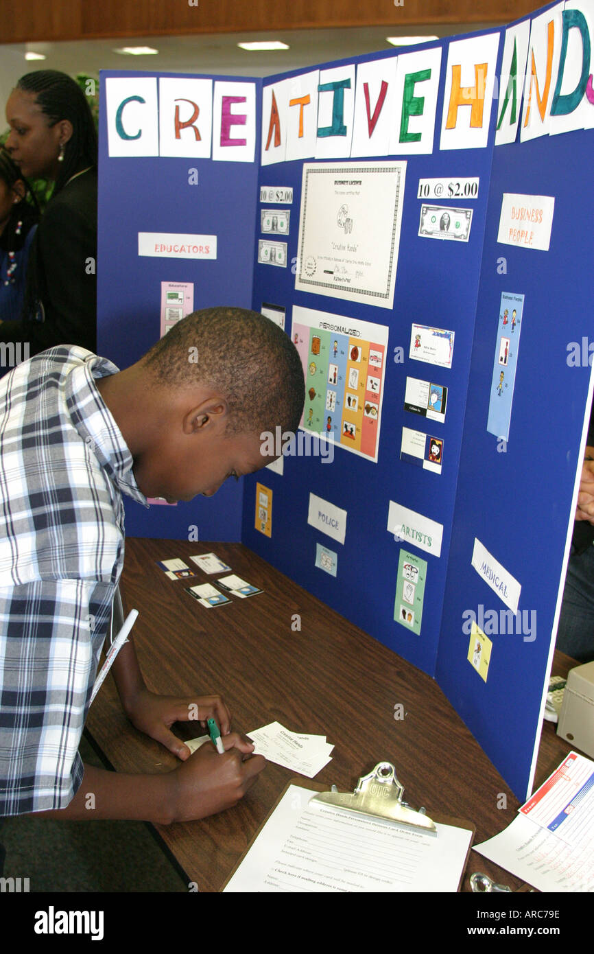 Miami Florida,KidVentures Business,Expo,Lernen,Verkaufen,Grundschule,Mitte,Schule,Campus,Studenten Schüler Bildung Schüler,Schule,Campus,lernen l Stockfoto