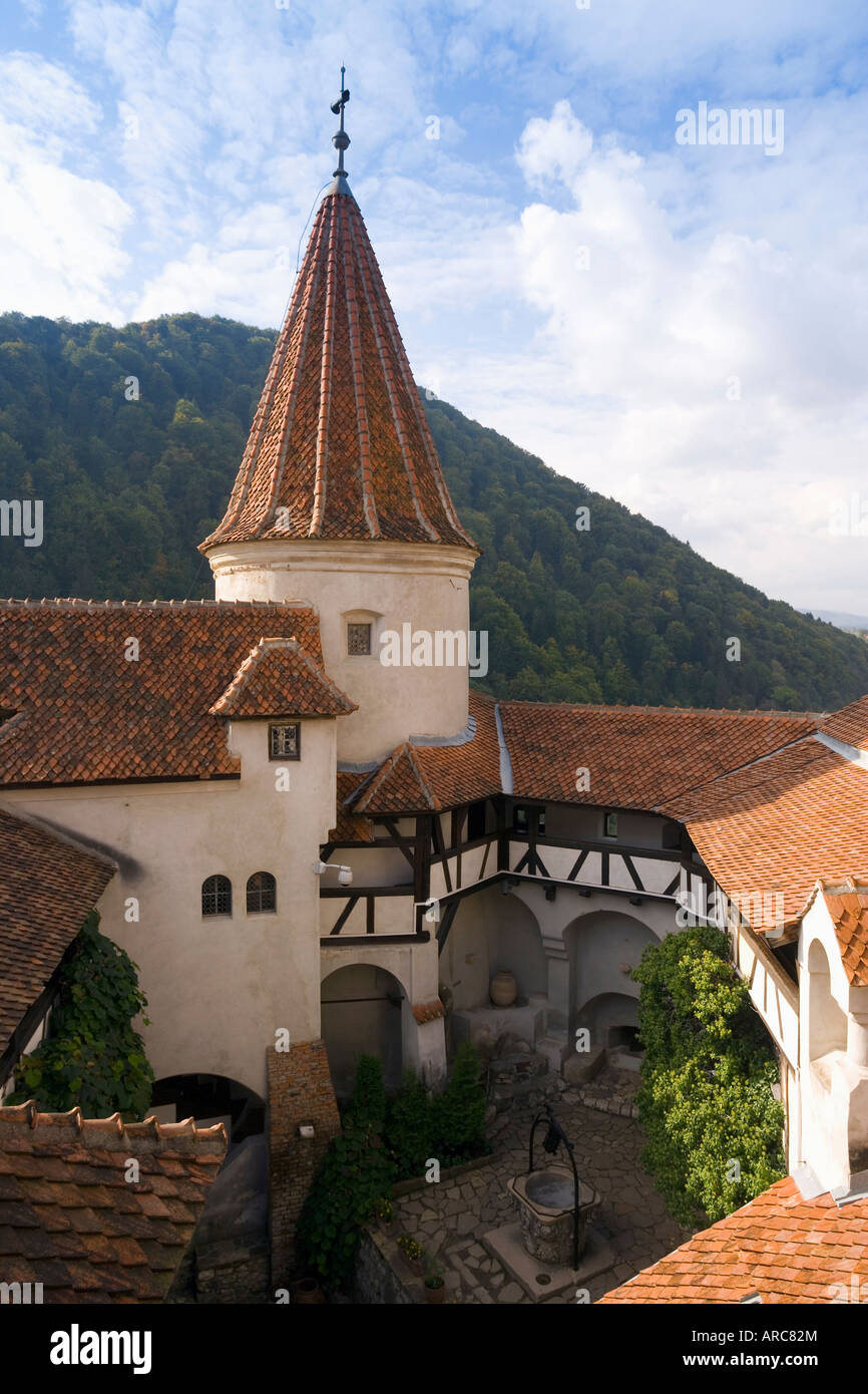 Detail der Innenhof und der Turm, das Schloss Bran (Dracula Schloss), Kleie, Prahova-Tal, sächsische Land, Siebenbürgen, Rumänien, Europa Stockfoto