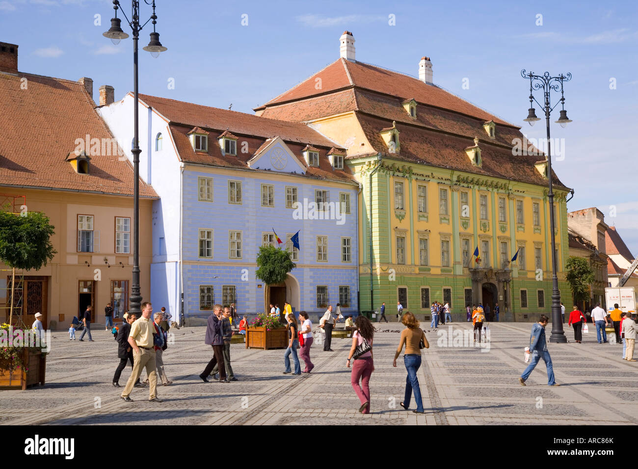 Bunt bemalten Häusern und Gebäuden, Piata Mare, im 12. Jahrhundert sächsische Stadt, Sibiu, Siebenbürgen, Rumänien Stockfoto