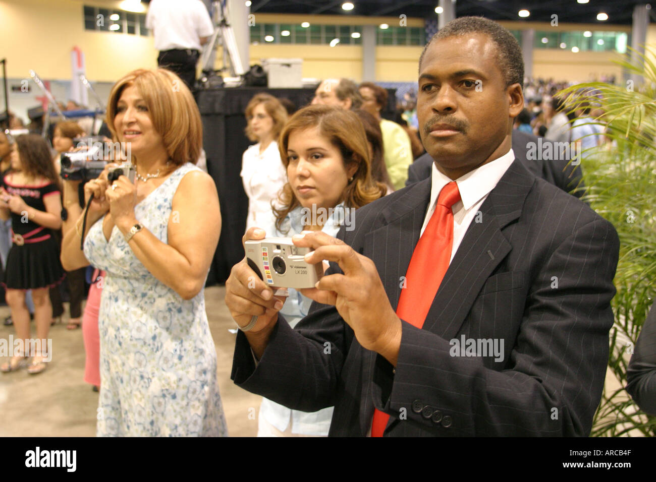 Miami Beach Florida, Miami Beach Convention Center, Zentrum, St. Beginn der Thomas University, katholisch, Abschlussübung, Leistung, Leistung, ce Stockfoto