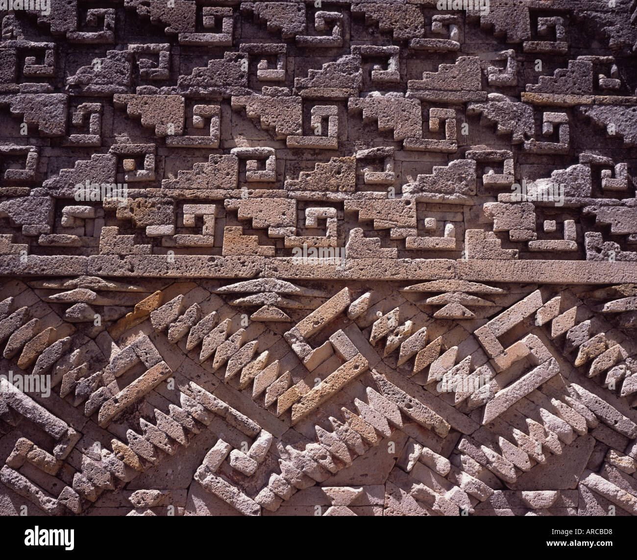 Geometrisches geschnitzten Muster an der Wand in das Palastgebäude in den Zapoteken Ruinen von Mitla Oaxaca Mexico Stockfoto