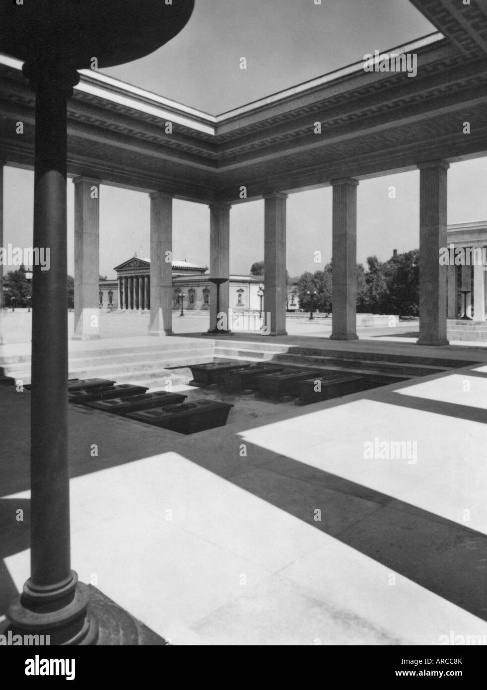 Geographie/Reisen, Deutschland, München, Königsplatz, Ostseite, Ehrentempel der NSDAP, Baujahr 1934, Architekt: Paul Ludwig Troost, Innenansicht, Postkarte, August Lengauer Verleger, 1930er Jahre, Stockfoto