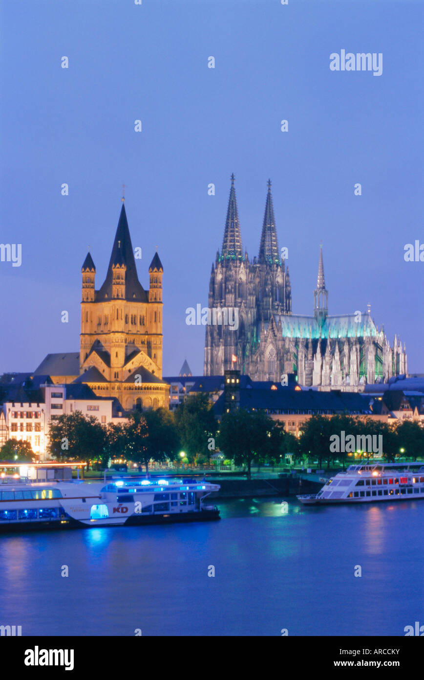 Dom und Gros St. Martin Kirche, Köln, Deutschland, Europa Stockfoto