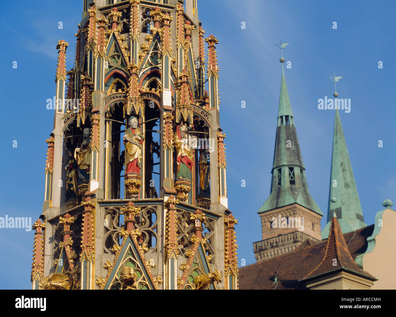 Schöner Brunnen und Kirche St. Sebaldus, Nürnberg, Bayern, Deutschland, Europa Stockfoto