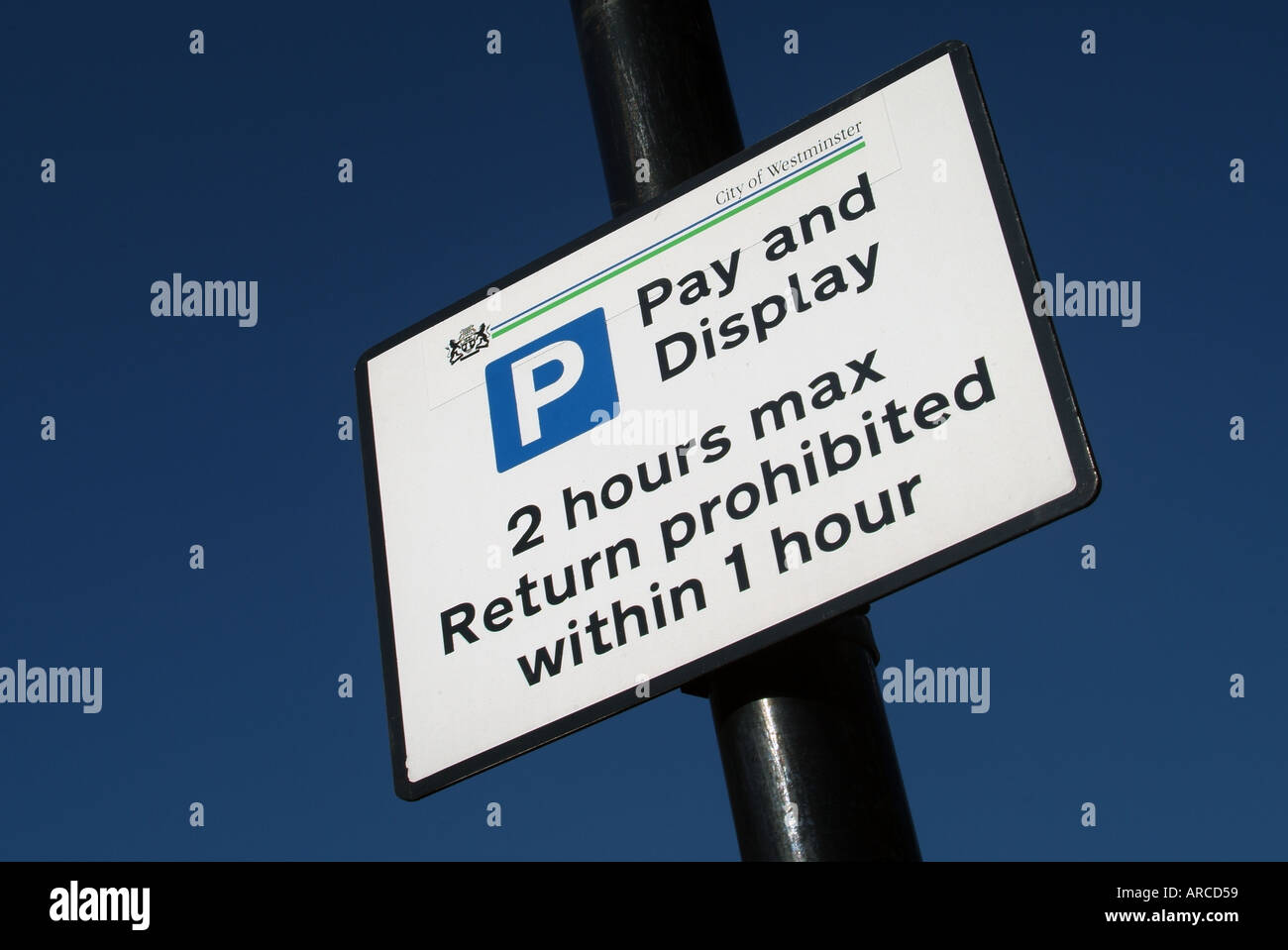 Stadt von Westminster zu zahlen und Anzeige Parkplatz-Informationen-Platte an Laternenpfahl befestigt Stockfoto