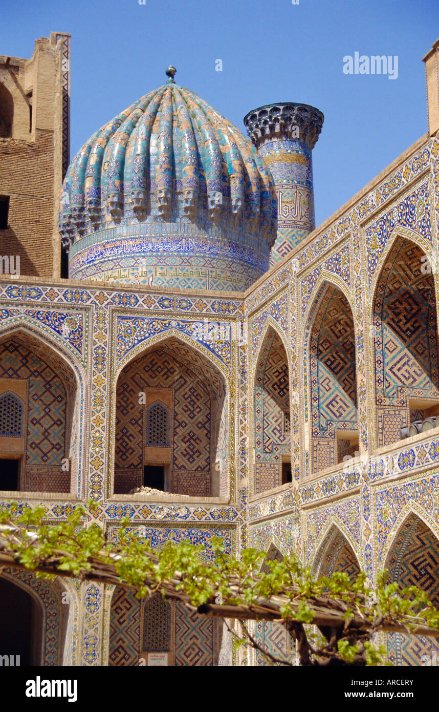 Shyr-Dor Madrasah (Madressa) 1636, Registan-Platz, Samarkand, Usbekistan, Asien Stockfoto