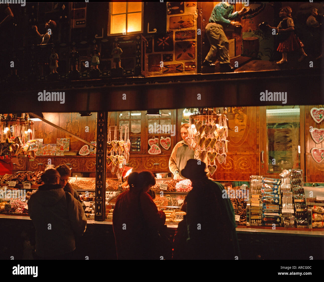 Deutschland-Freistaat Sachsen Zwickau-Stall für Süßigkeiten auf dem Weihnachtsmarkt Stockfoto