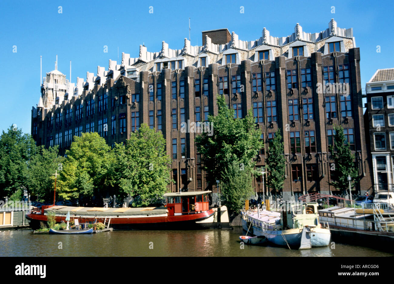 Het Scheepvaarthuis Amsterdam 1913 The Shipping Amsterdam (Architektur-Stil der Amsterdamer Schule) Waalseilandsgracht Niederlande Stockfoto