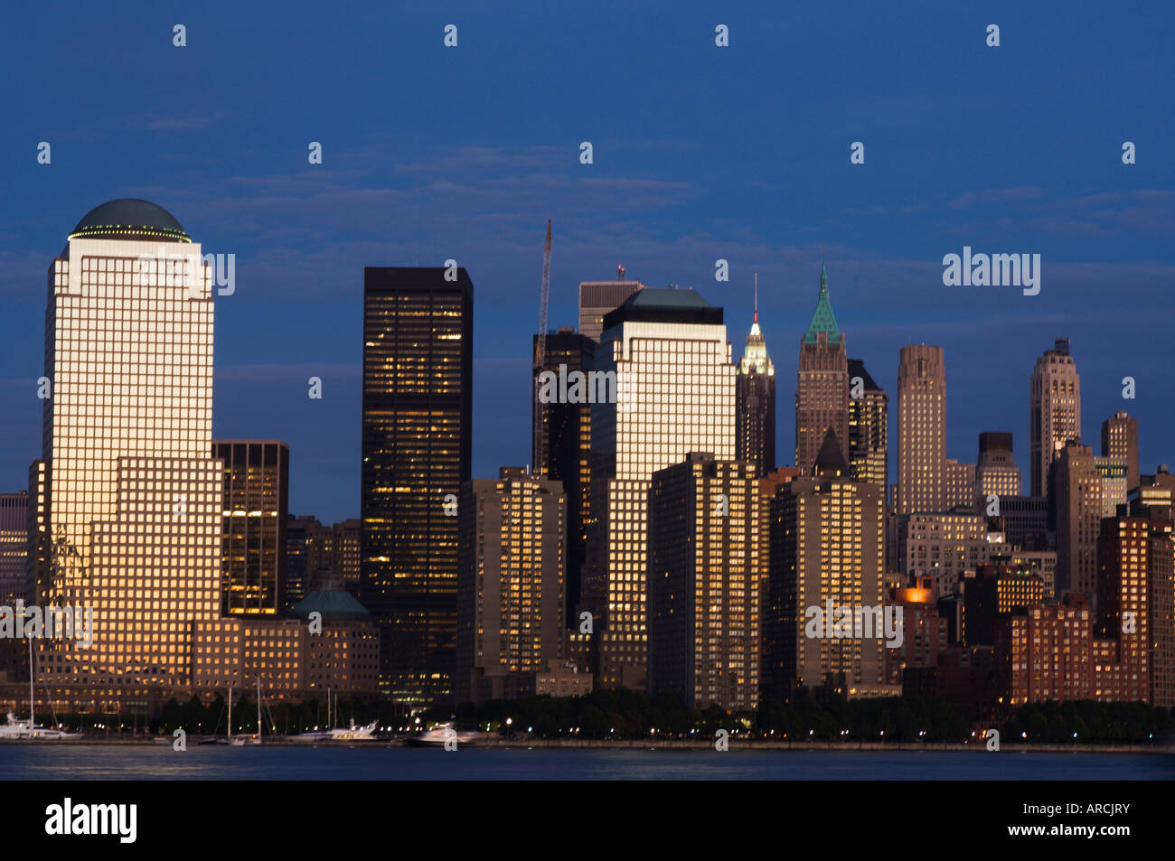 Skyline von Lower Manhattan in den Hudson River, New York City, New York, Vereinigte Staaten von Amerika, Nord Amerika Stockfoto