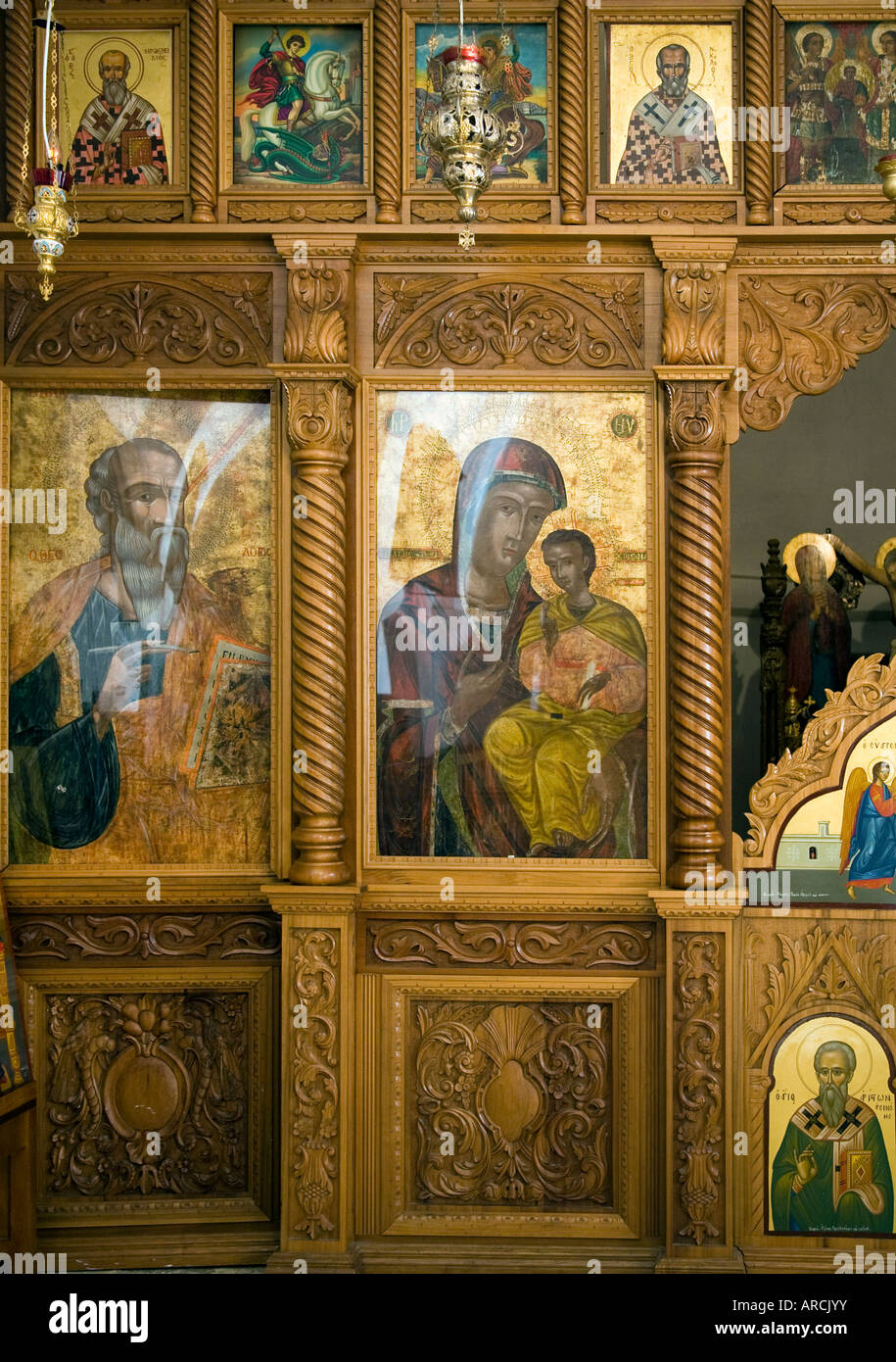 Lackierten Holzplatten in die innere griechisch-orthodoxen Kirche Zyperns Stockfoto