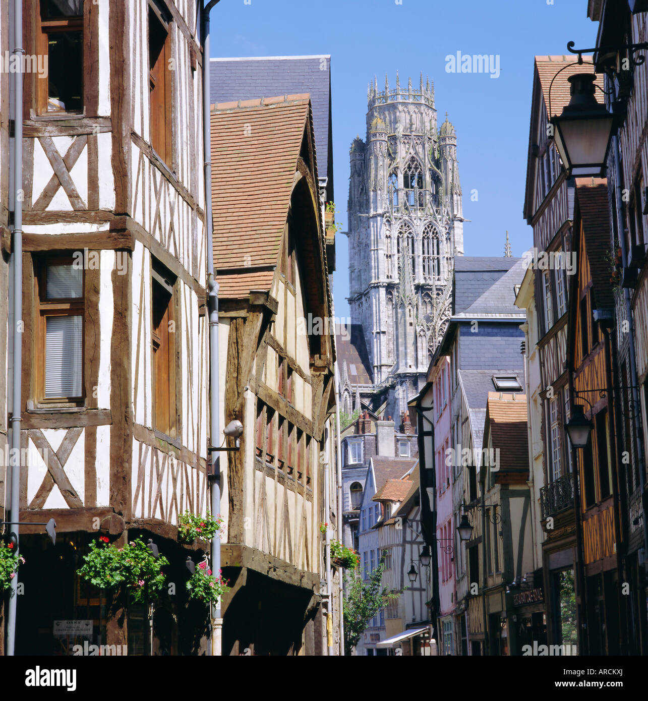Alte Häuser und Kirche St. Ouen, Rouen, Seine Maritime, Haute Normandie (Normandie), Frankreich, Europa Stockfoto