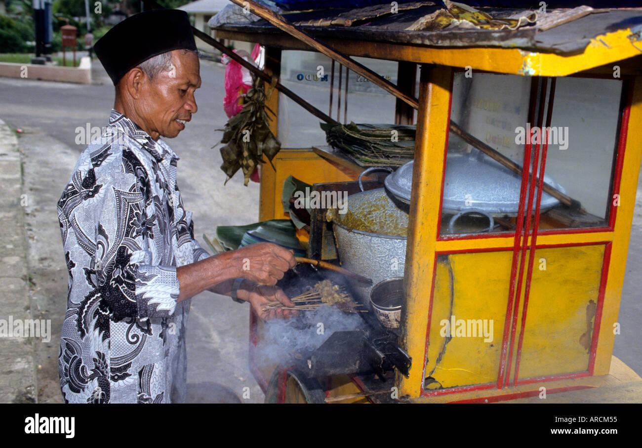 Indonesien Sumatra sate Grillen Markt Restaurant Bukittinggi Stockfoto