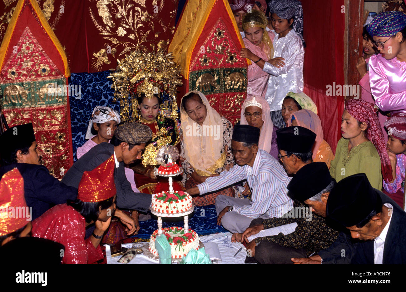 Indonesien Sumatra Minangkabau Hochzeit Heirat heiraten Mi Partygelage Stockfoto