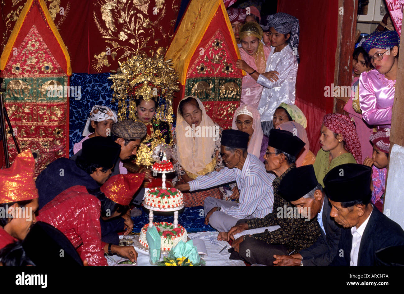 Indonesien Sumatra Minangkabau Hochzeit Heirat heiraten Mi Partygelage Stockfoto