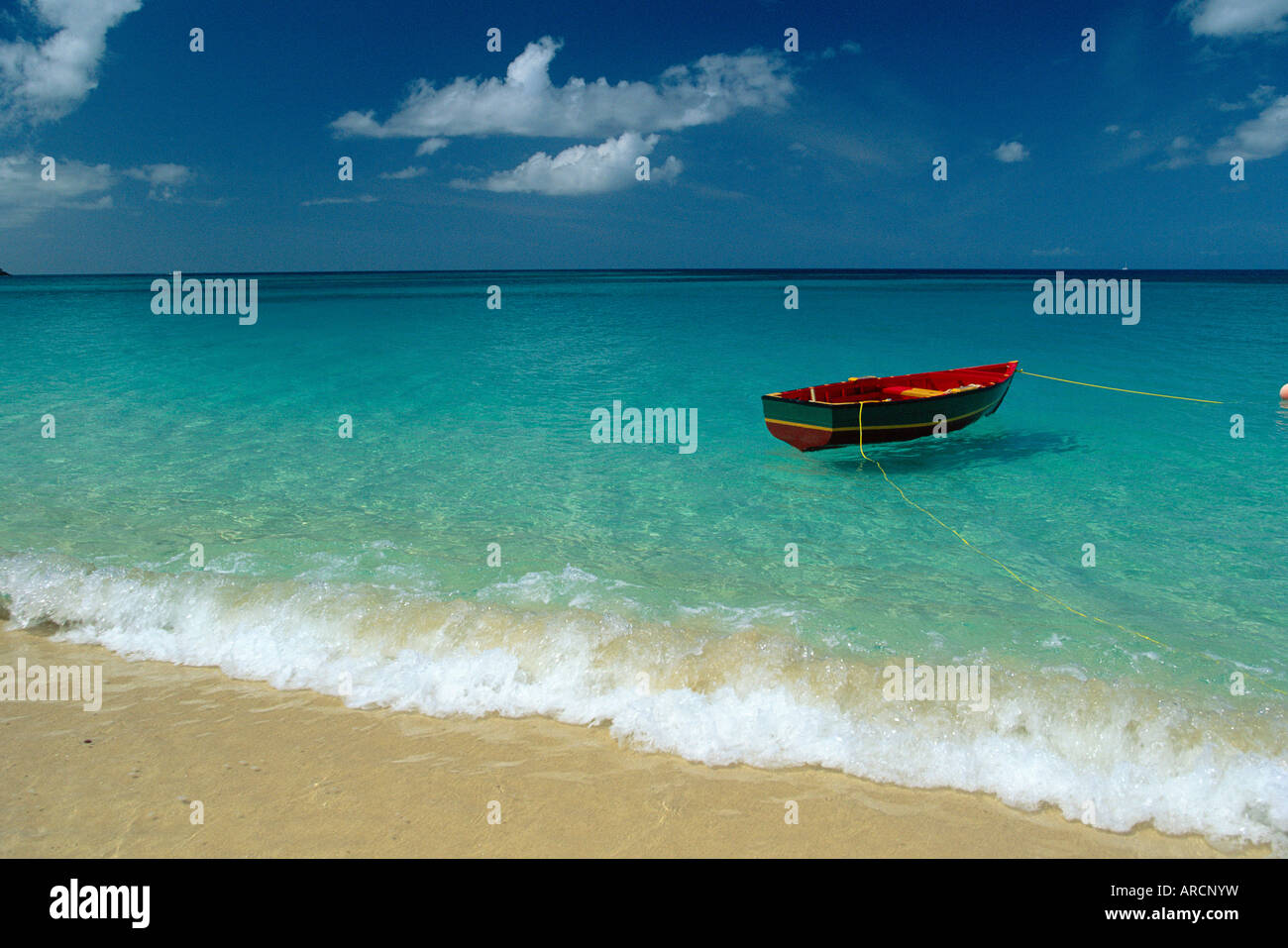 Vor Anker Boot, Grand Anse Beach, Grenada, Caribbean Stockfoto