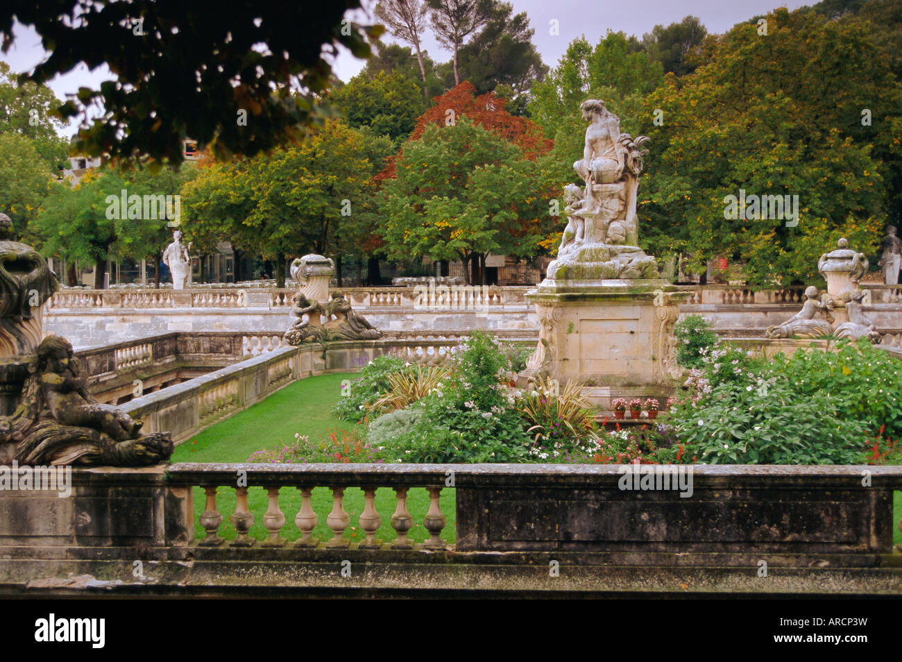 Jardin De La Fontaine, Nimes, Gard, Languedoc, Frankreich, Europa Stockfoto