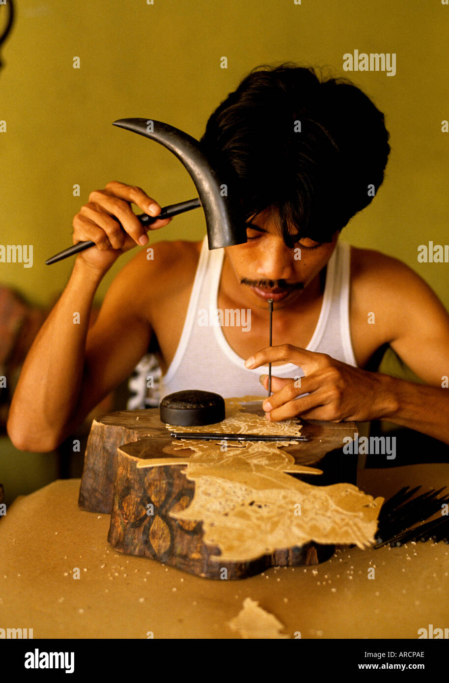 Indonesien Java Silber Smith Mann Yokyagarta Stockfoto