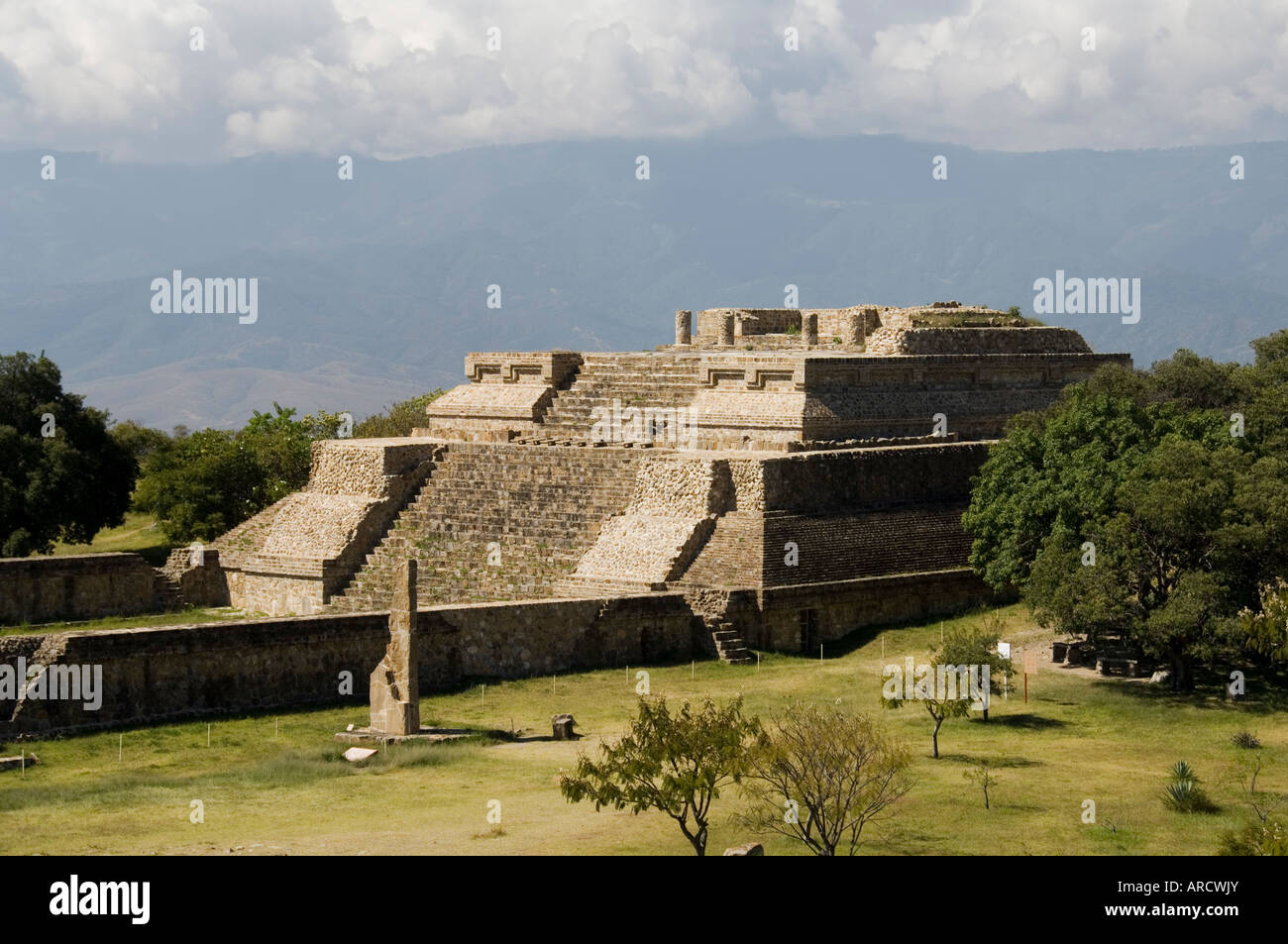 Halle 5 an der alten Zapoteken Stadt von Monte Alban, in der Nähe von Oaxaca City, Oaxaca, Mexiko, Nordamerika Stockfoto