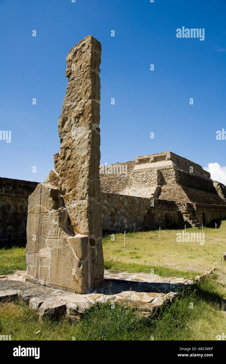 Stele mit Fragment des Kalenders drauf, alten Zapoteken Stadt von Monte Alban, in der Nähe von Oaxaca City, Oaxaca, Mexiko Stockfoto