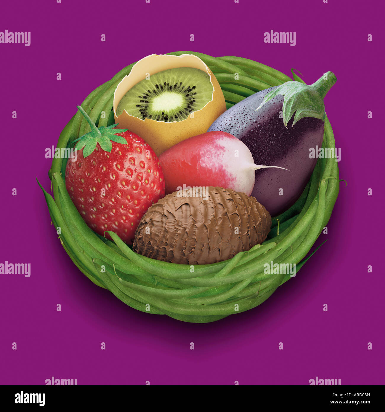 Das Osternest gewebt mit grünen Bohnen mit Gemüse und Früchten auf lila Hintergrund Stockfoto