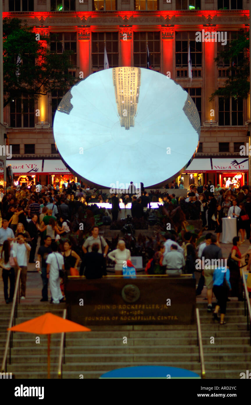 Sky Mirror des Künstlers Anish Kapoor auf Anzeige am Rockefeller Center Stockfoto