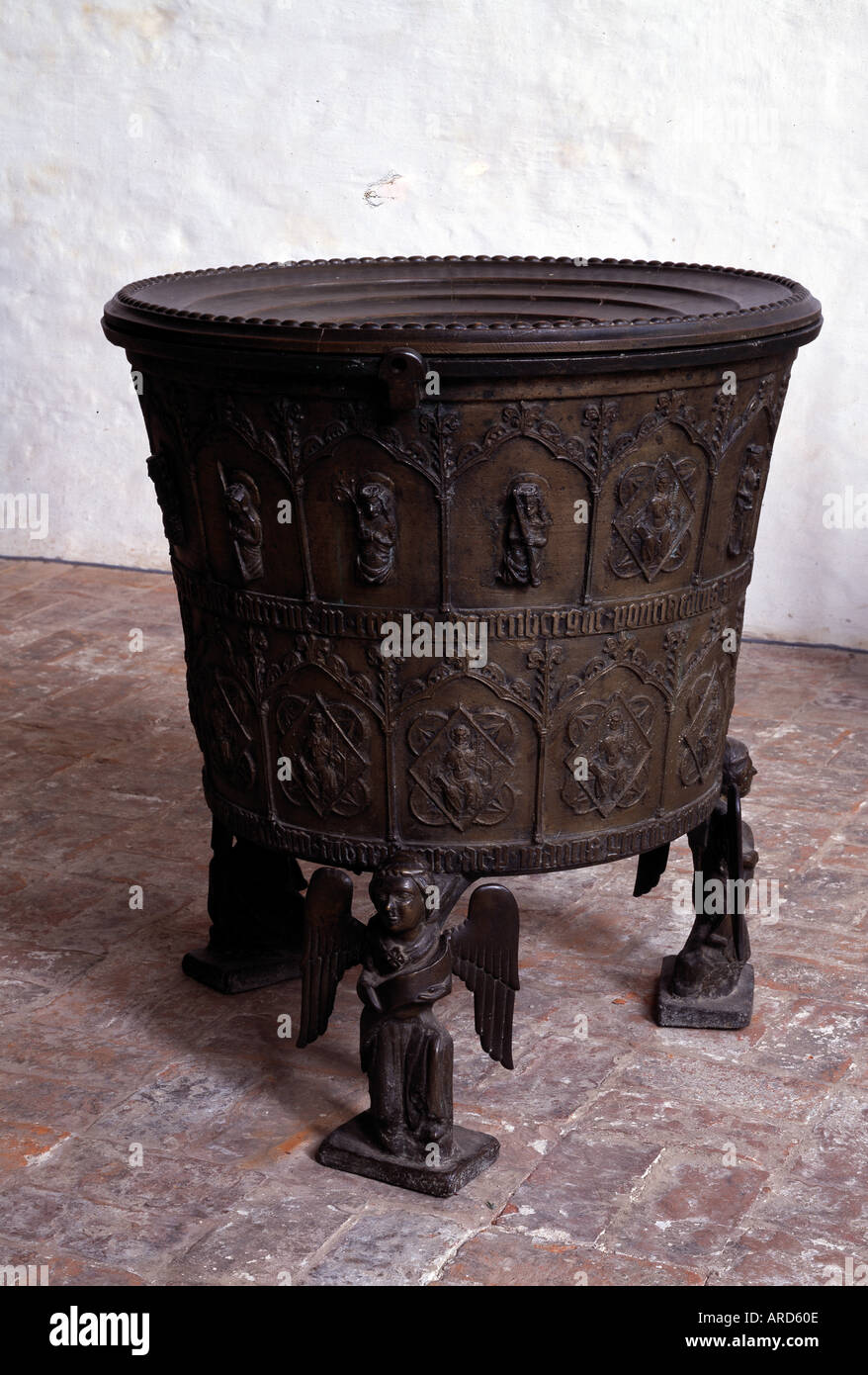 Schönberg, Kirche, Bronzetaufe Stockfoto