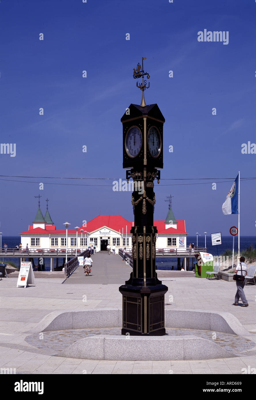 Ahlbeck/Usedom, Jugendstiluhr Vor der Seebrücke, Stockfoto