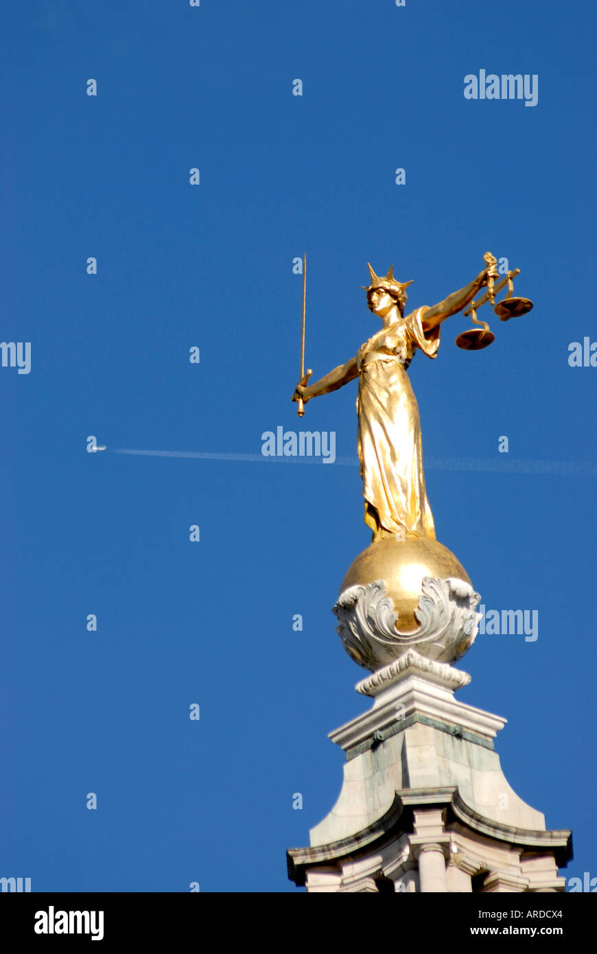 Die Waage der Gerechtigkeit auf der Oberseite der alten Bailey Central Criminal Court in der City of London Stockfoto