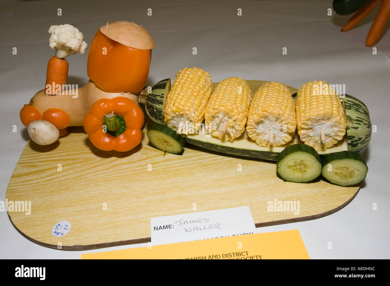 Preisgekrönten Zugmaschine und Anhänger aus Gemüse auf Moreton in Marsh landwirtschaftliche gemacht zeigen September 2006 Cotswolds UK Stockfoto