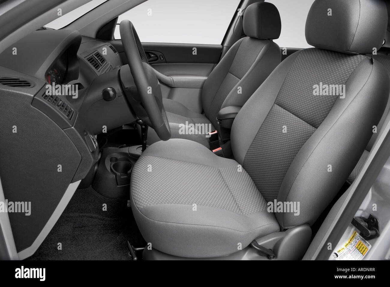 2007 Ford Focus SES in Silber - Front-Sitze Stockfoto