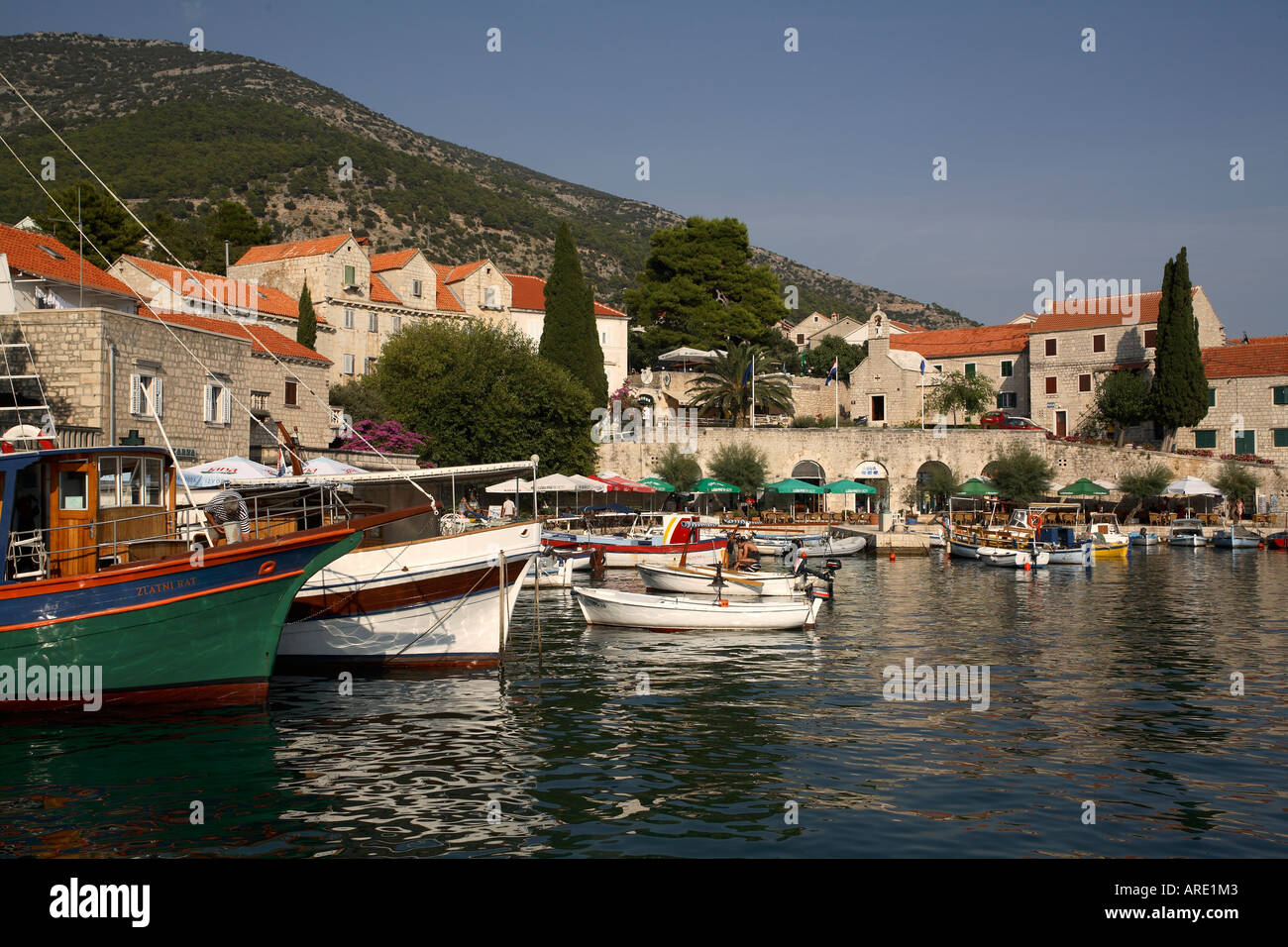 Kroatien. Brac. Hafen von Bol Stockfoto
