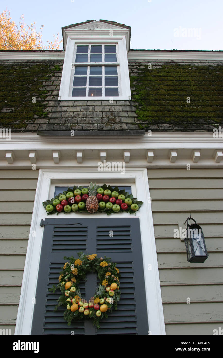 Colonial Williamsburg Virginia, Duke of Gloucester Street, Greenhow Store, Weihnachtskranz, VA 121103 0009 Stockfoto