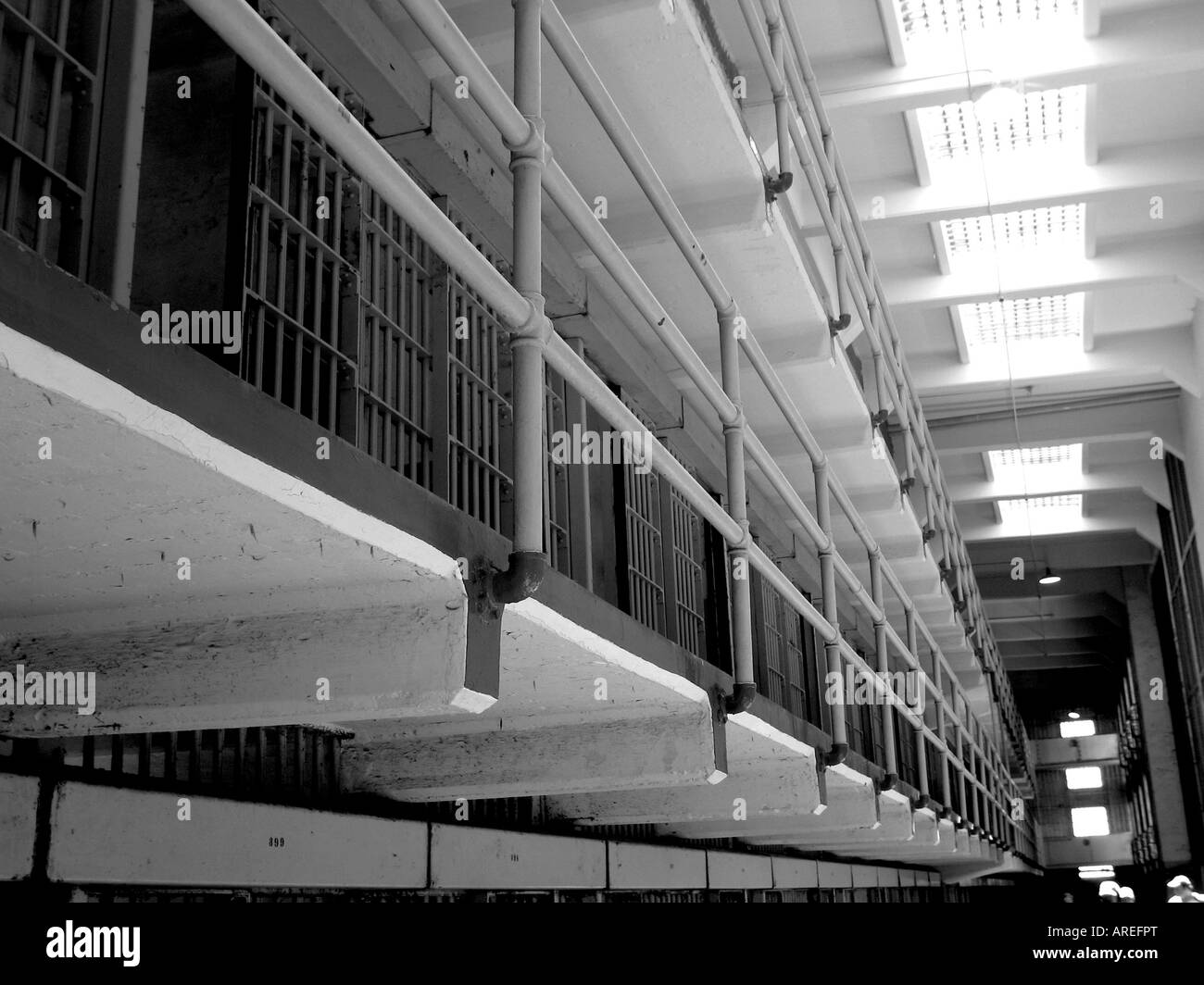 Reihe von Gefängniszellen in Alcatraz, San Francisco, Kalifornien, Amerika, USA Stockfoto