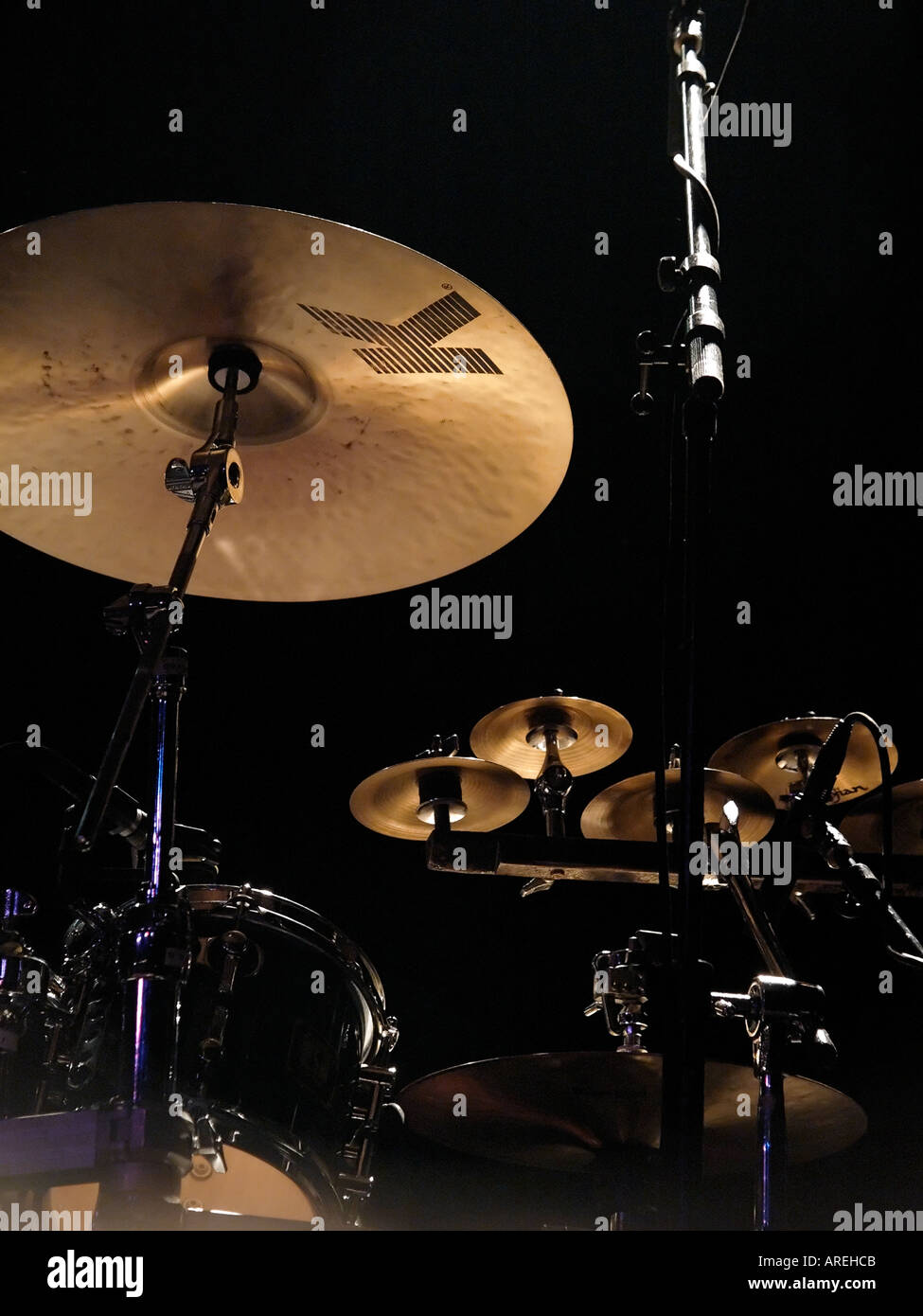 Detailansicht des Schlagzeug auf der Bühne vor einem Konzert Stockfoto