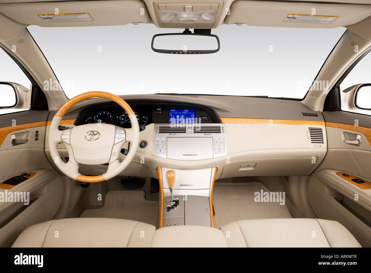 2006 Toyota Avalon Limited In Beige Armaturenbrett Mittelkonsole Getriebe Schalthebel Ansicht Stockfotografie Alamy