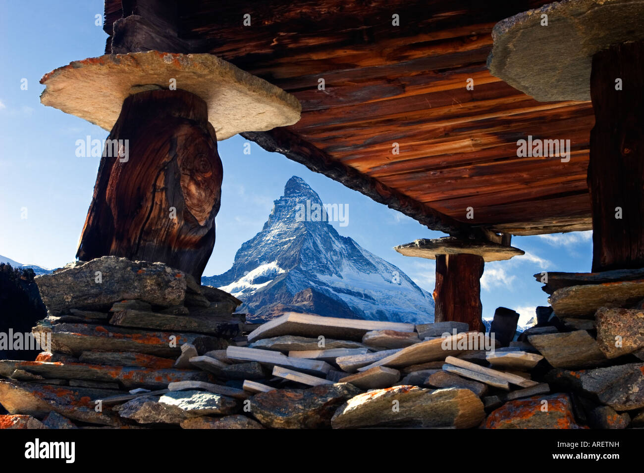 Das Matterhorn und einem alten Chalet Stockfoto