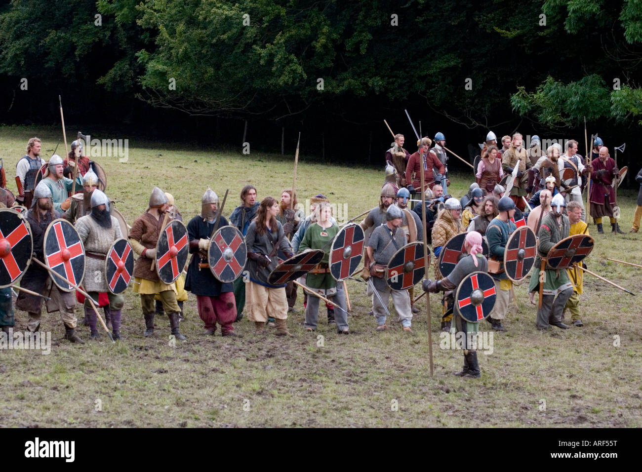 Wikinger-Krieger in der Schlacht bei einem Re-Enactment-Festival in Dänemark gesperrt Stockfoto