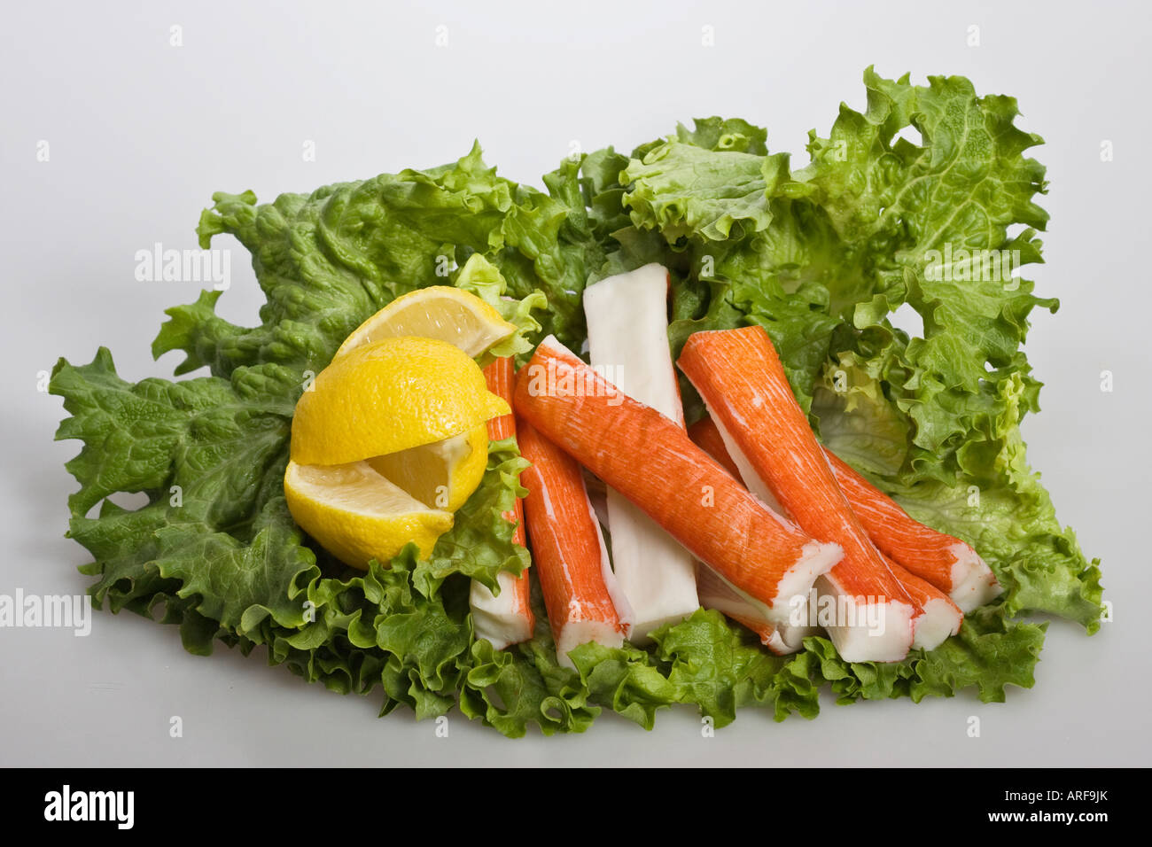 Die Surimi-Krabbenstifte Meeresfrüchte von oben aus der Vogelperspektive Nahaufnahme Bilder Fotos Fotografie groß hochauflösend horizontal in USA US hi-res Stockfoto
