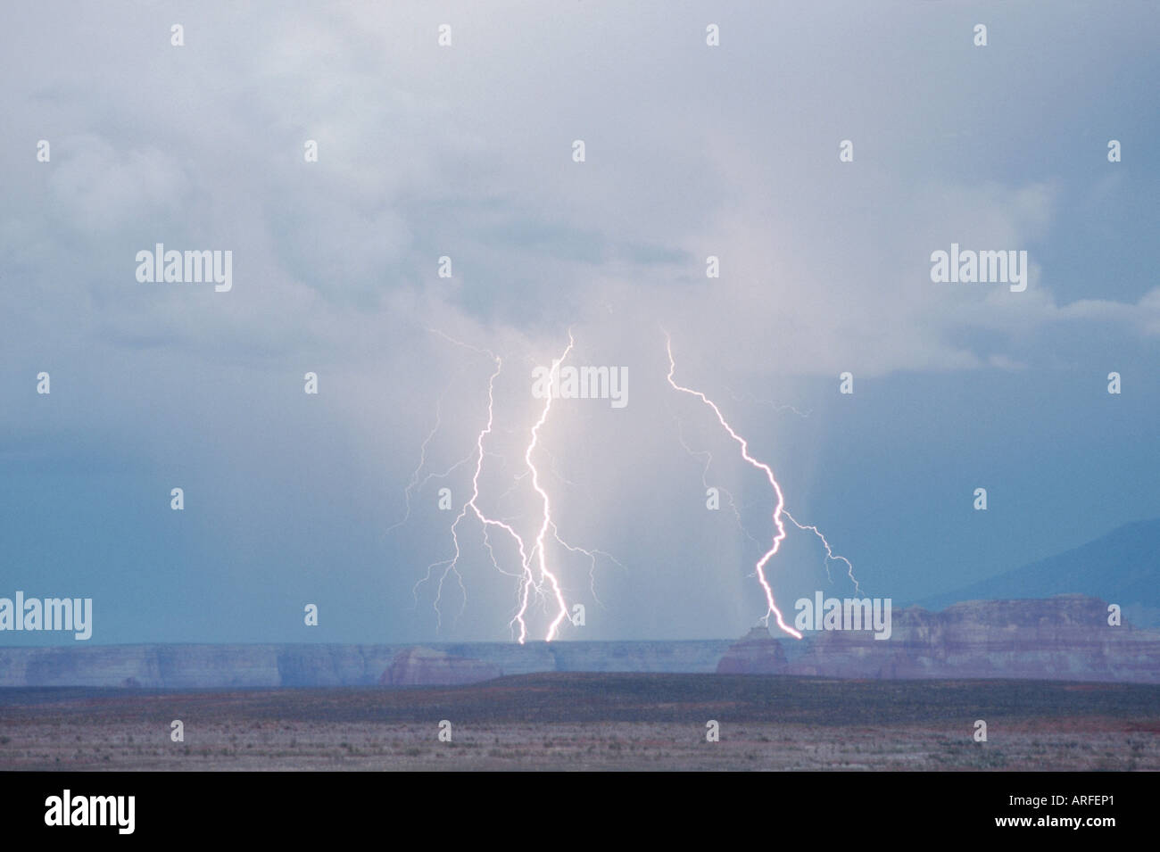 Flash-Blitz über der Wüste, USA, Arizona, Lake Powell, Seite Stockfoto