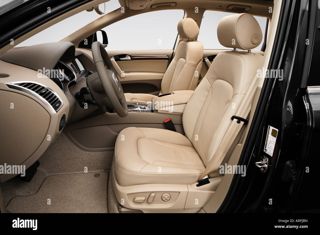 2007 Audi Q7 3.6 Premium Quattro blau - vordere Sitze Stockfoto