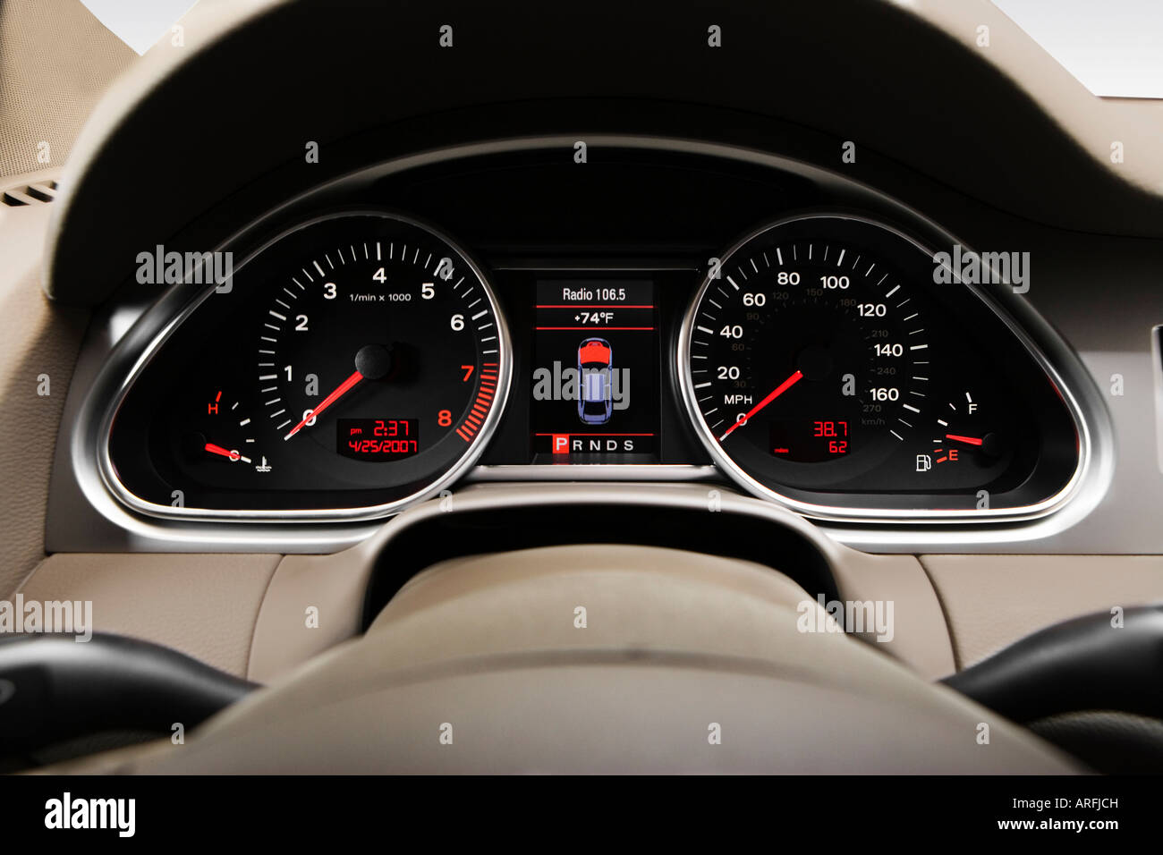 2007 Audi Q7 3.6 Premium Quattro blau - Tacho/Drehzahlmesser Stockfoto