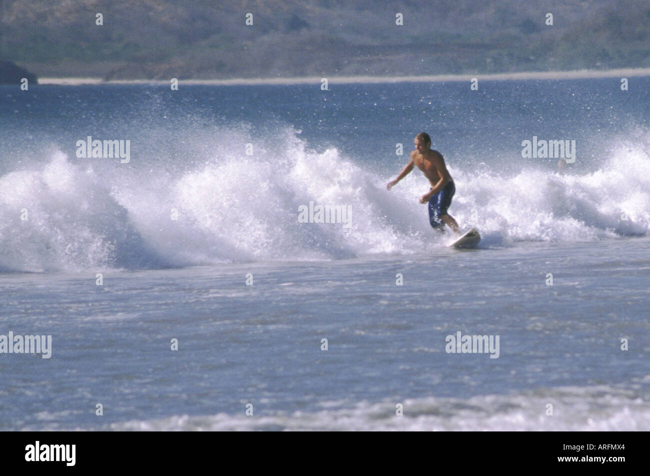 Junge Surfer Tamarindo Beach Costa Rica Stockfoto