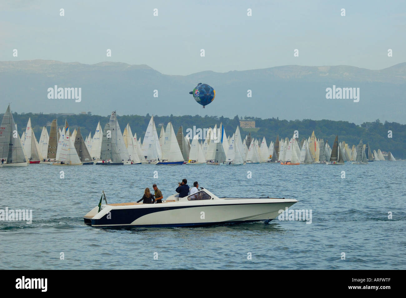 Offiziell ist Boot bei der Segelregatta Bol d ' or, Genf, Schweiz, 2006 Stockfoto
