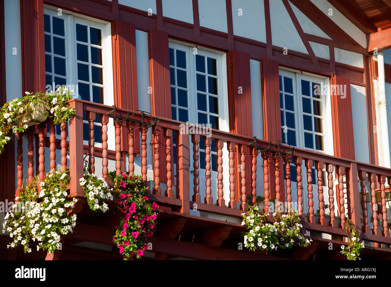 Balkon in St. Jean de Luz Pays Basque Frankreich Stockfoto