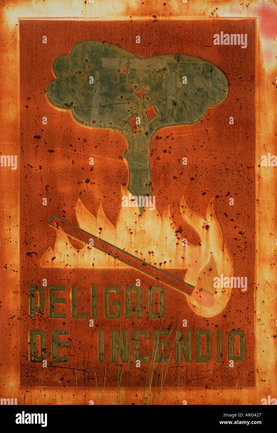 Spanische Gefahr von Feuer Road Sign Peligro De Incendio Stockfoto