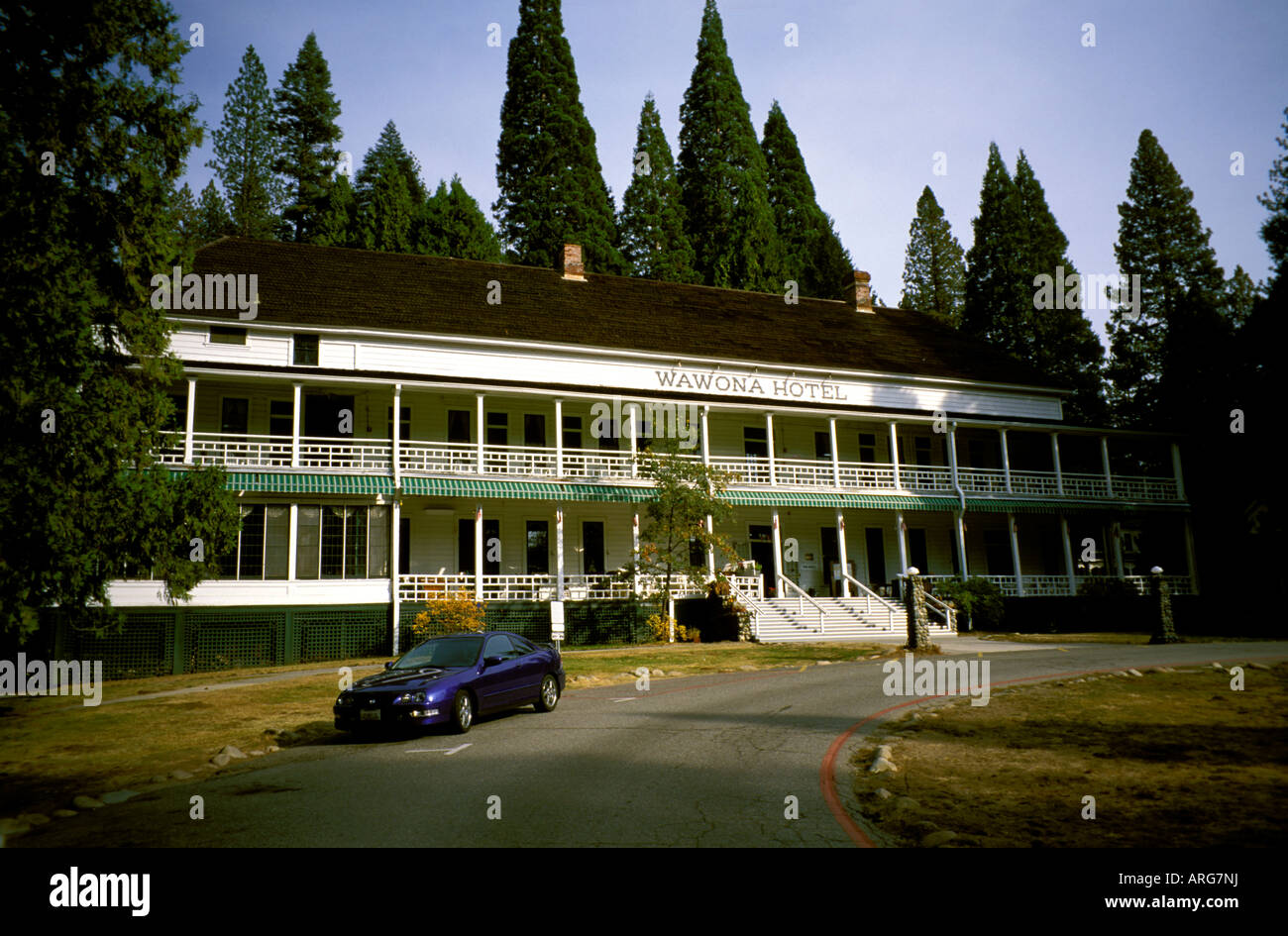 Das Wawona Hotel gehört zu Serverla Unterkünfte im Yosemite National Park in Kalifornien. Stockfoto