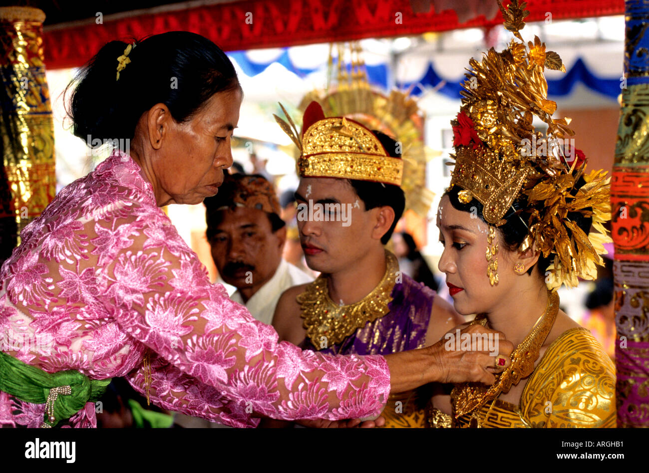 Bali Ubud Indonesien Hochzeit Heiraten Priesterin Stockfoto