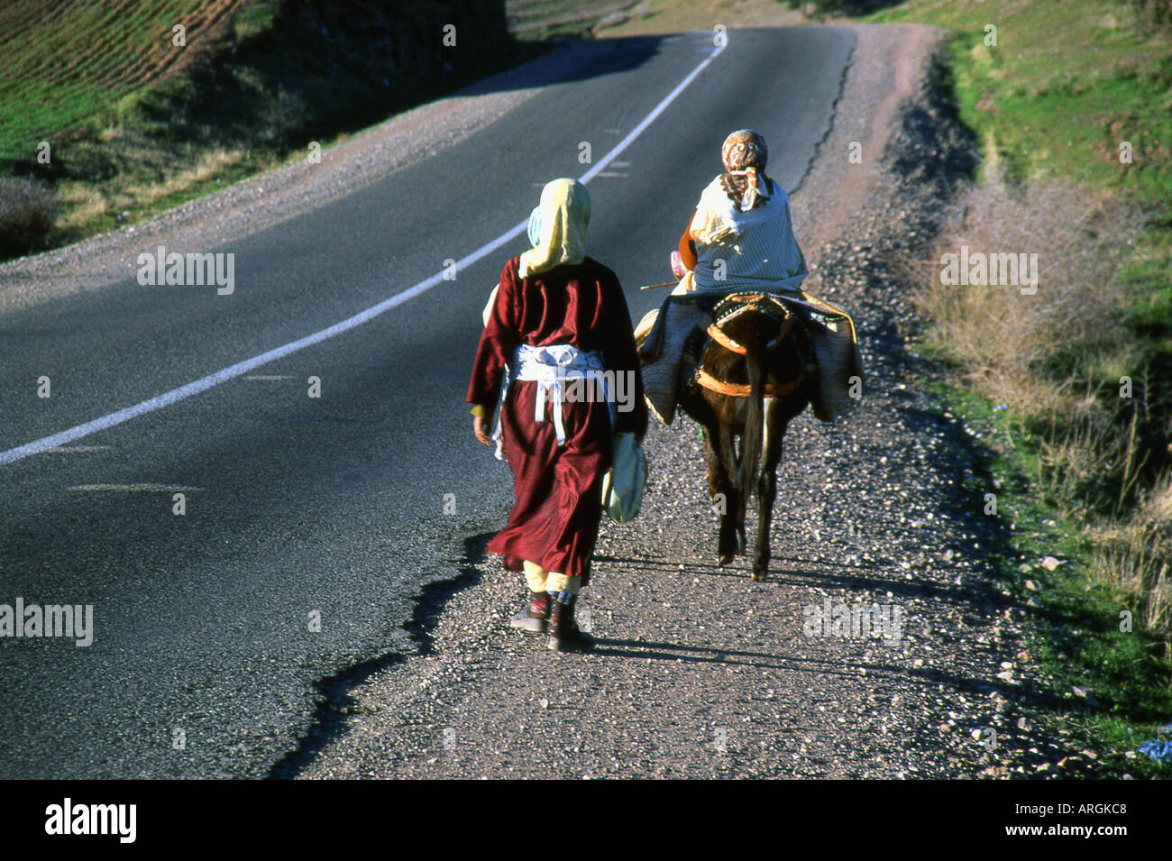 Frauen in typische Kleidung Azrou Meknès-Tafilalet mittleren Atlas Marokko Maghreb Marokko Nordafrika Stockfoto