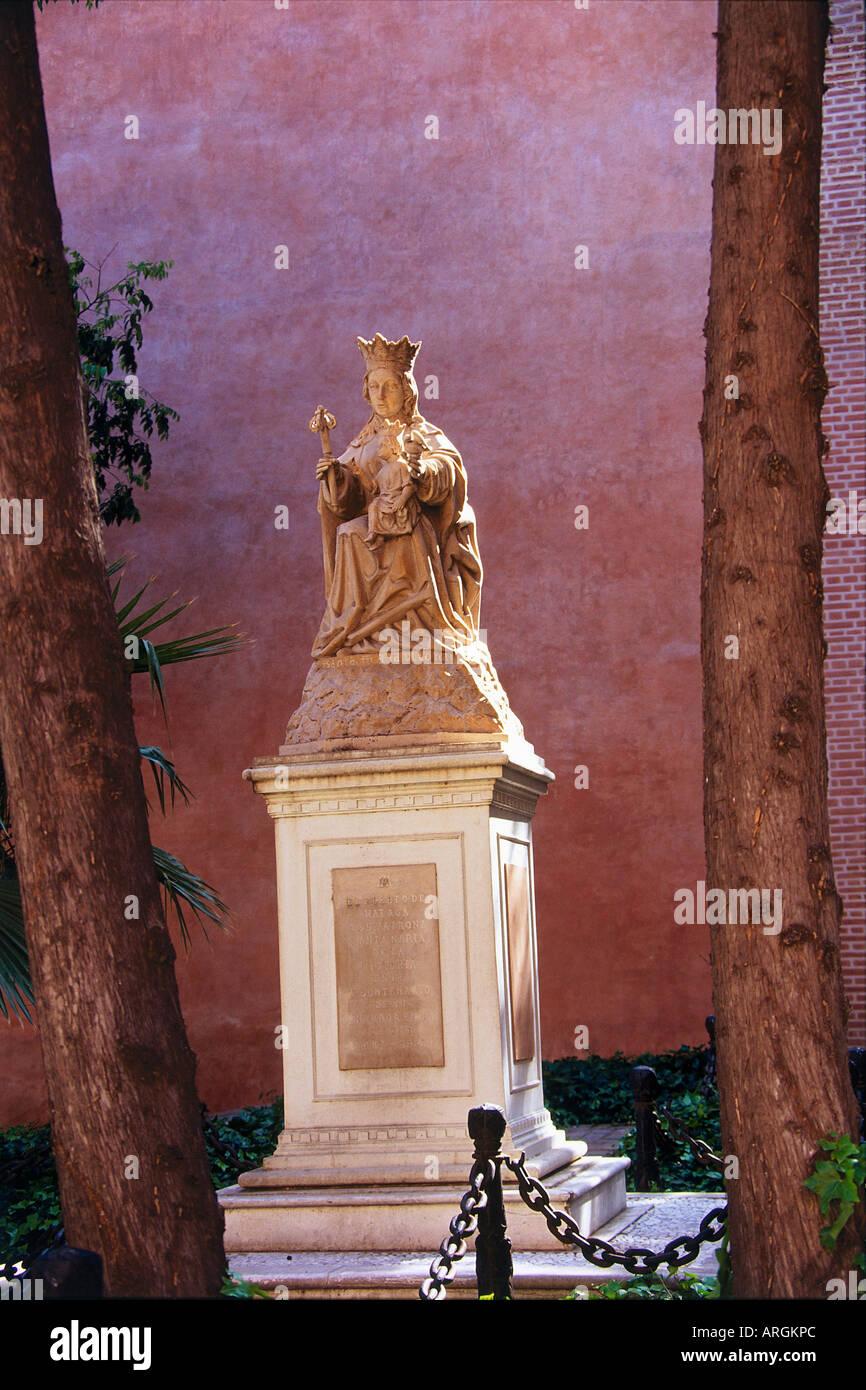 Die Statue von Santa Maria De La Victoria ist eine der vielen Statuen und Skulpturen, die Kathedrale von Malaga finden Sie unter Stockfoto